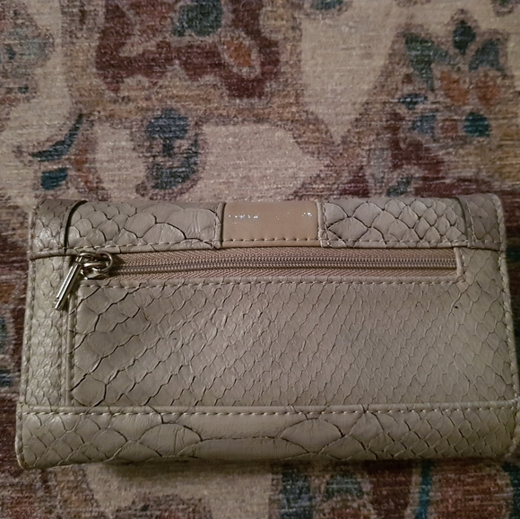 Handbag and wallet - Picture 12 of 15